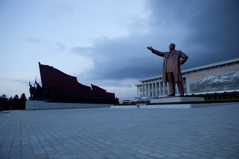 Kim Il-sung statue.