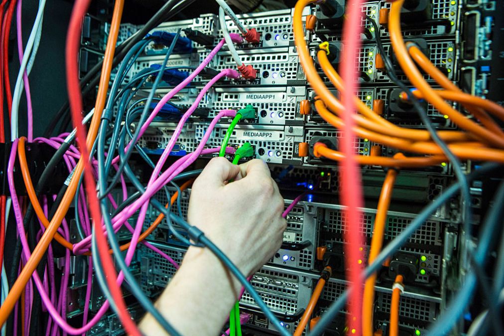 Computer server cables