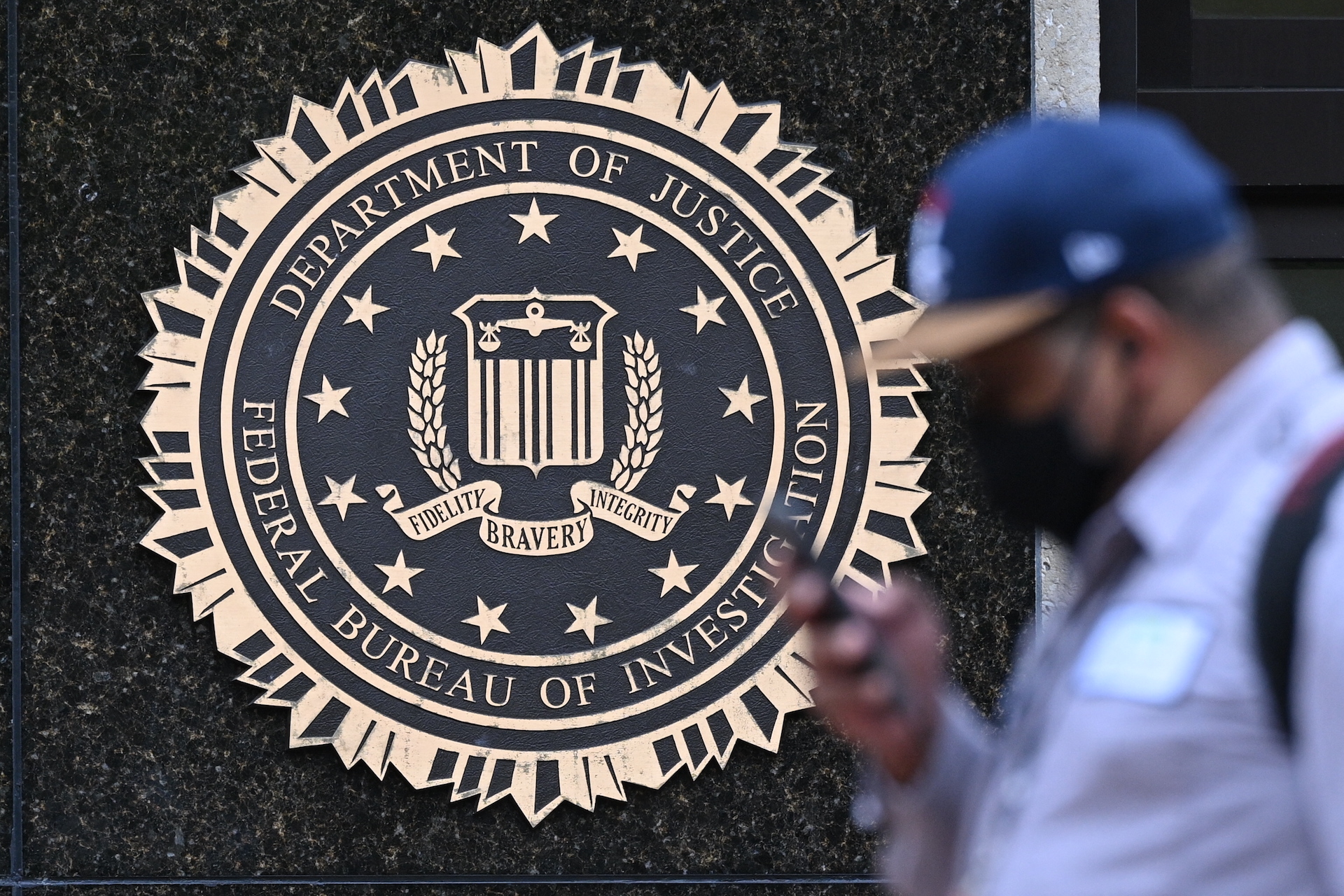 Privacy watchdog recommends court approval for FBI searches of spy data