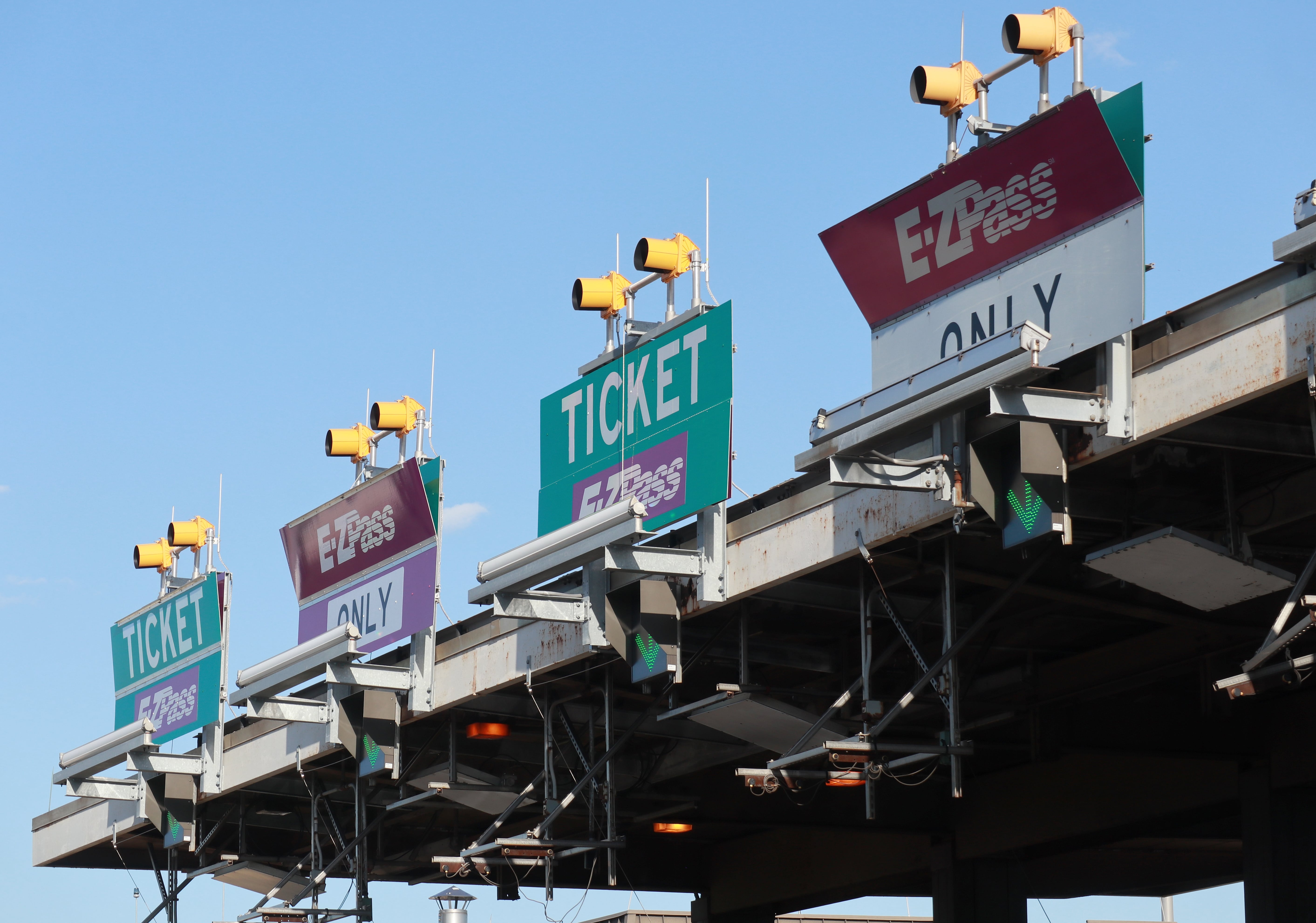 Who is sending scammy text messages about unpaid tolls?