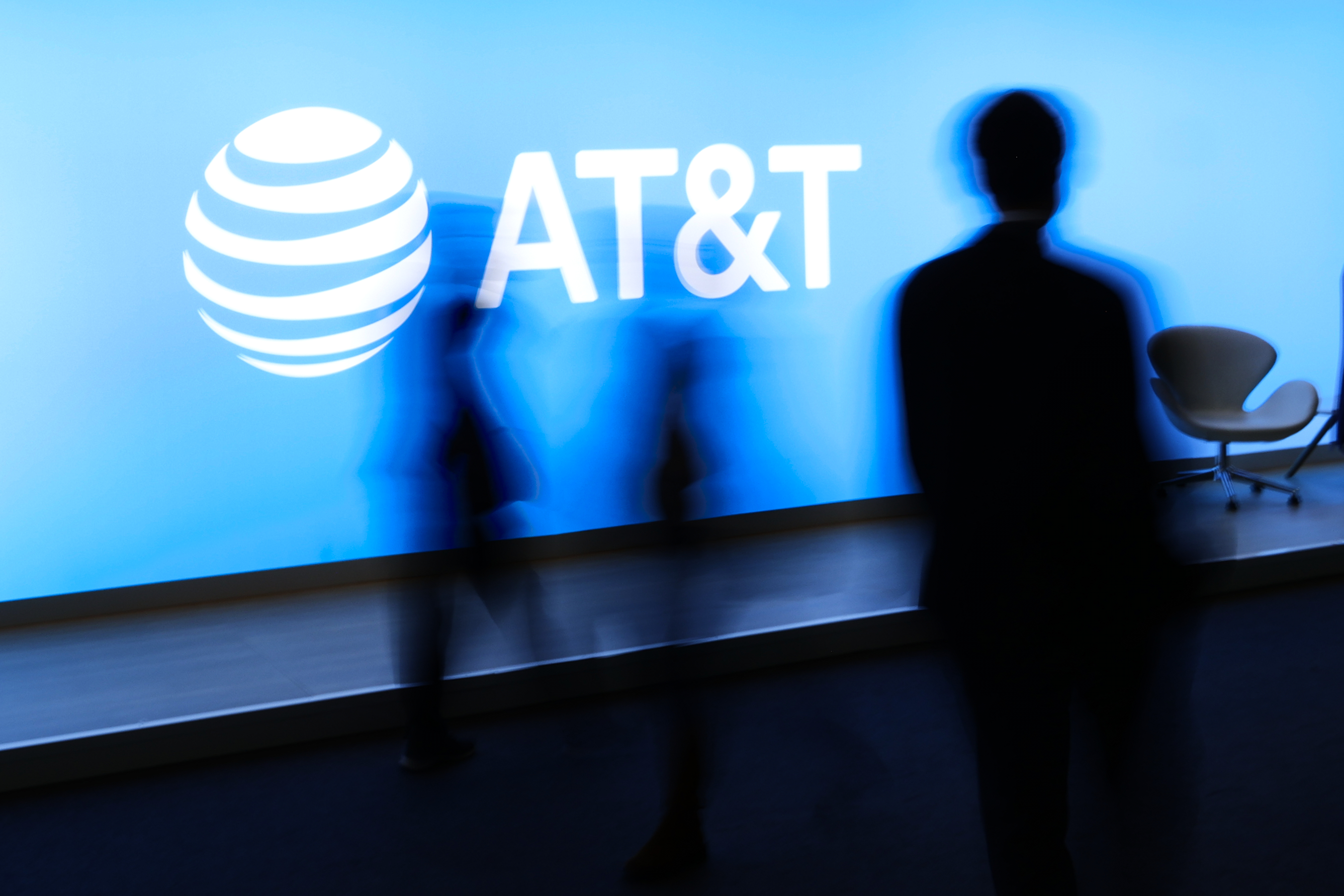 AT&T deploys new account lock feature to counter SIM swapping | CyberScoop