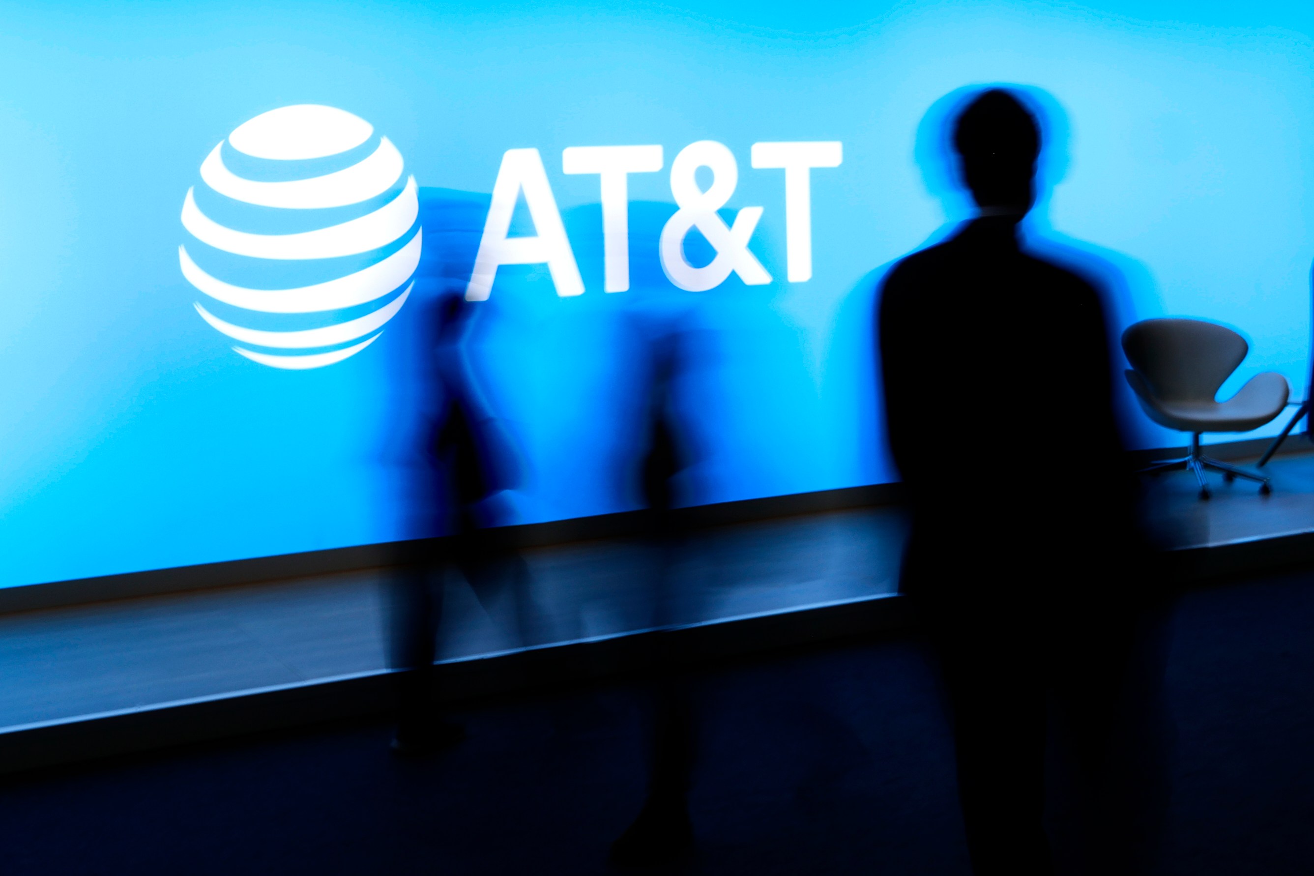 AT&T deploys new account lock feature to counter SIM swapping | CyberScoop
