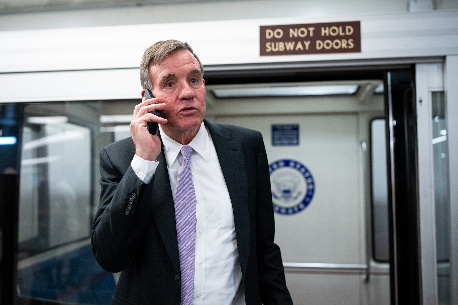 Bipartisan Senate leaders introduce bill to bolster telecom cybersecurity in response to Salt Typhoon hacks